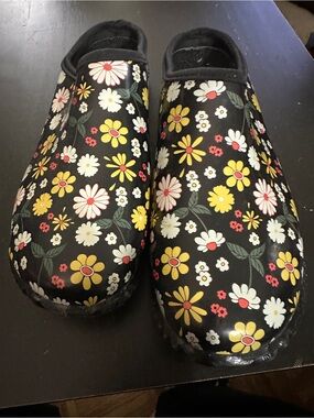 Western Chief Women's Flowers Petal Party Garden Rain Slip on Clog Size 7